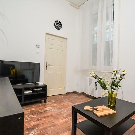 Timeless Apartment With Free Private Parking Budapest Esterno foto