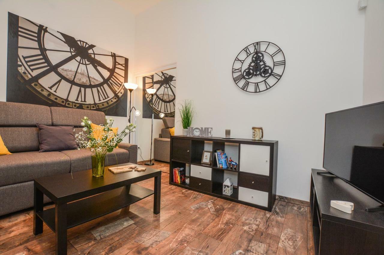 Timeless Apartment With Free Private Parking Budapest Esterno foto