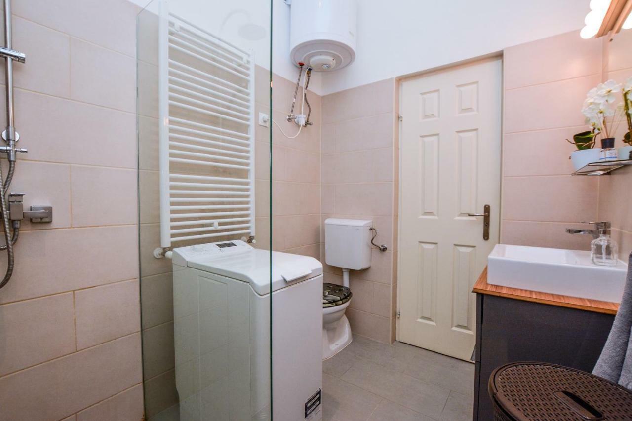 Timeless Apartment With Free Private Parking Budapest Esterno foto
