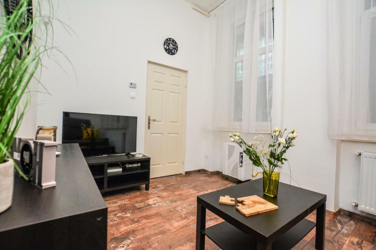 Timeless Apartment With Free Private Parking Budapest Esterno foto