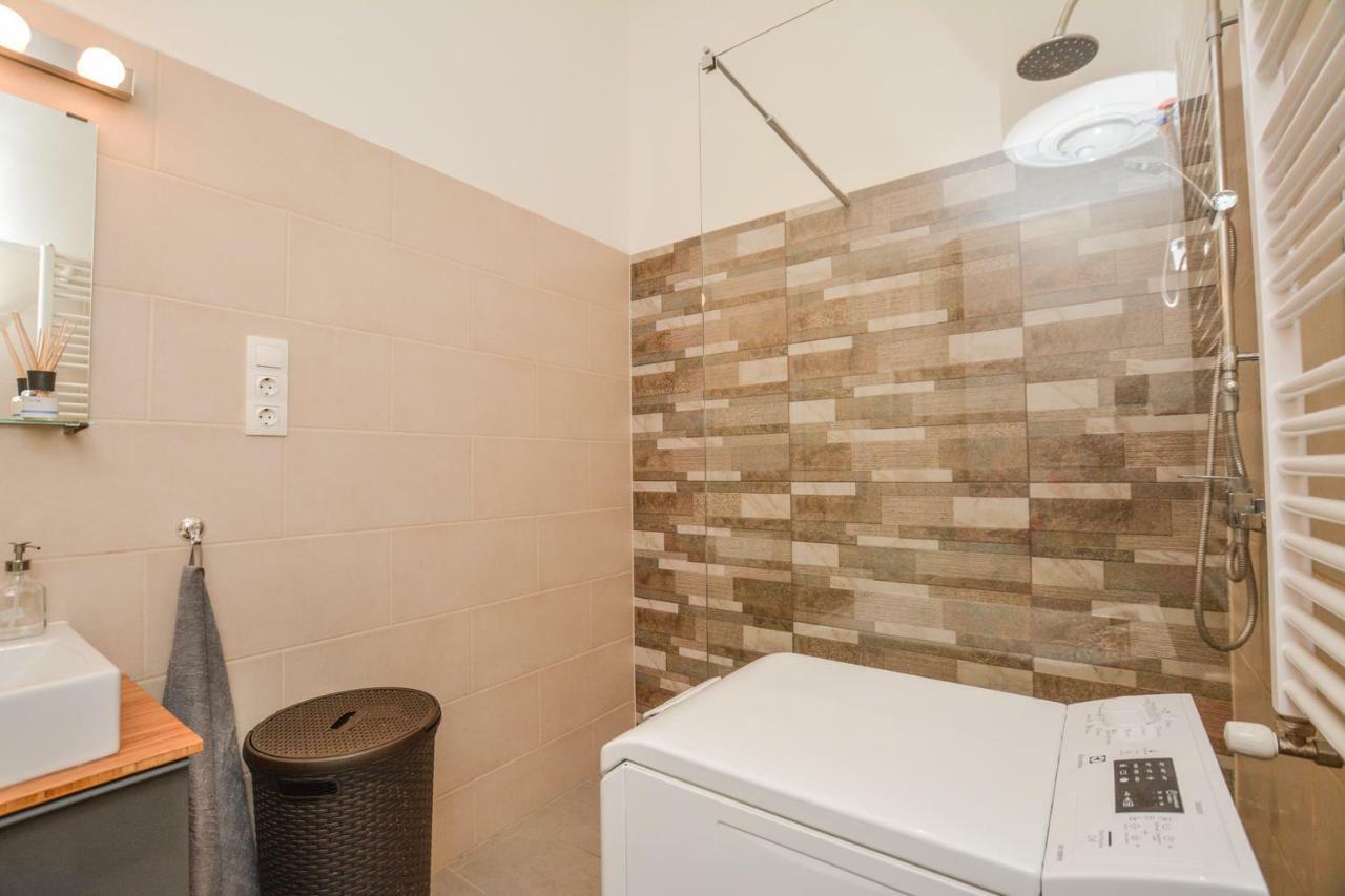 Timeless Apartment With Free Private Parking Budapest Esterno foto